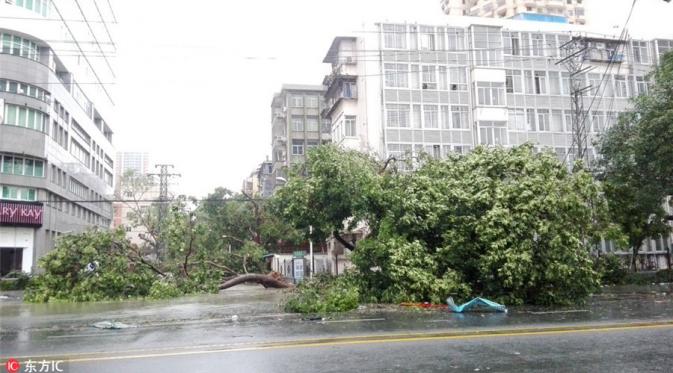 Akibat angin topan yang menghantam Cina | via: chinadaily.com.cn