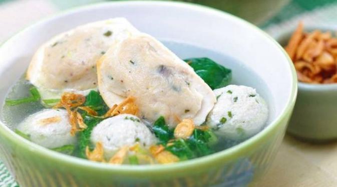 Resep Sup Bakso Tahu Ayam. Hidangan tepat untuk hangatkan tubuh dari cuaca dingin. (Via: kemanaajaboleeh.com)