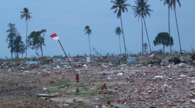 Sejumlah bencana dunia dikaitkan dengan penampakan dan fenomena aneh. (Sumber AusAID via listverse.com)