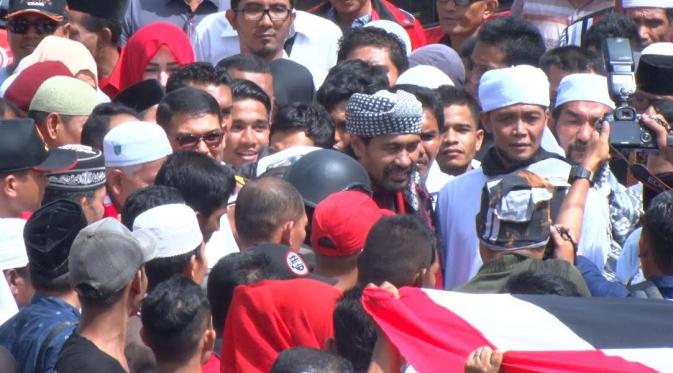 Muzakir Manaf - Teuku Ahmad Khalid mendaftar jadi cagub dan cawagub Aceh. (/Windy Phagta)