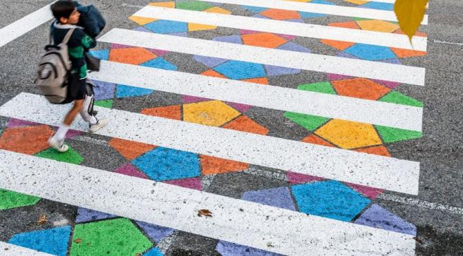 Zebra cross warna-warni. (Via: boredpanda.com)