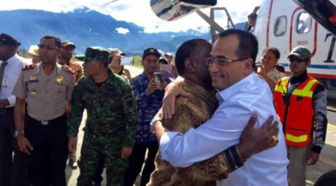 Menteri Perhubungan Budi Karya Sumadi berkunjung di Ilaga, Kabupaten Puncak Papua, Kamis,(22/9/2016).