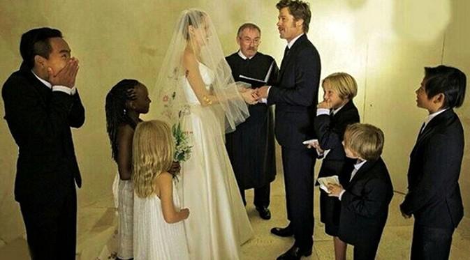 Brad Pitt mengatakan bahwa pernikahannya dengan Angelina Jolie adalah permintaan anak-anaknya. (Instagram/brangelinaofficial)
