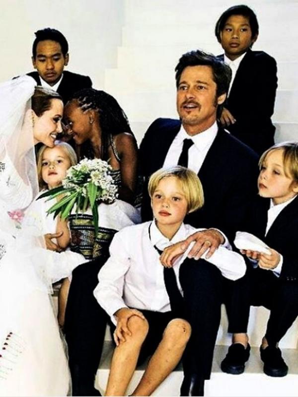 Brad Pitt menemui anak-anaknya dan tak bisa menahan air mata. (AFP/Bintang.com)