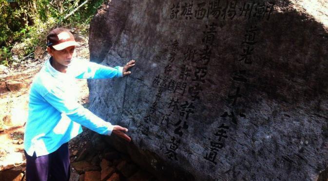 Situs Batu Tulis China di Desa Ciawi Japura, Kecamatan Susukan Lebak, Kabupaten Cirebon, Jawa Barat. (Liputan6.com/Panji Prayitno)