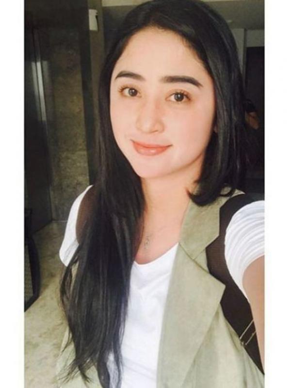 Penyanyi dangdut Dewi Perssik. (Instagram - @dewiperssik16)