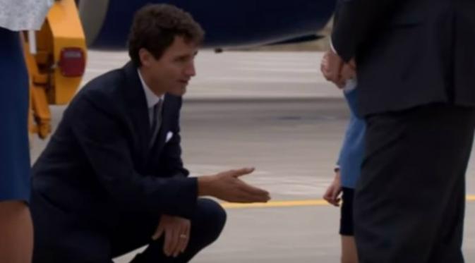 Pangeran George juga tak mau diajak bersalaman dengan PM Trudeau (ITN)