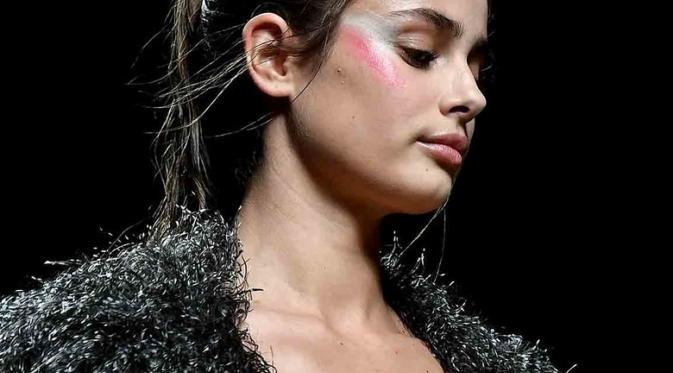 Makeup Max Mara, spring 2017. Sumber : allure.com