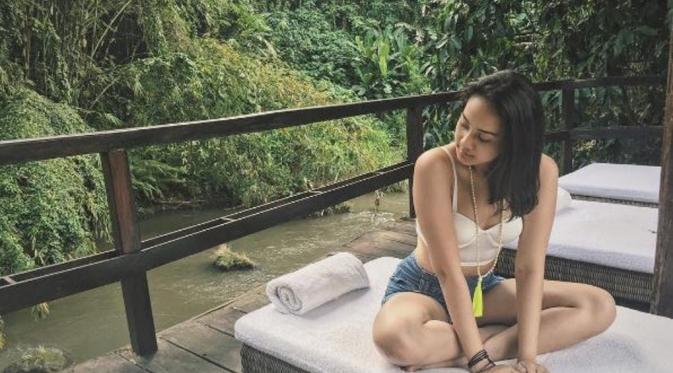 Anya Geraldine saat berada di Bali bersama pacarnya. (Via: instagram.com/anyageraldine)