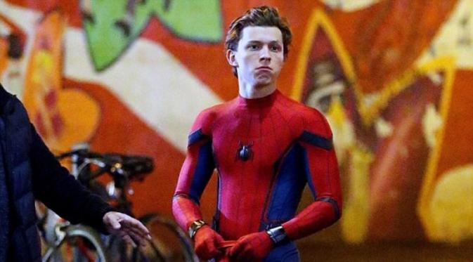Tom Holland saat syuting film Spider-Man: Homecoming. foto: Daily Mail