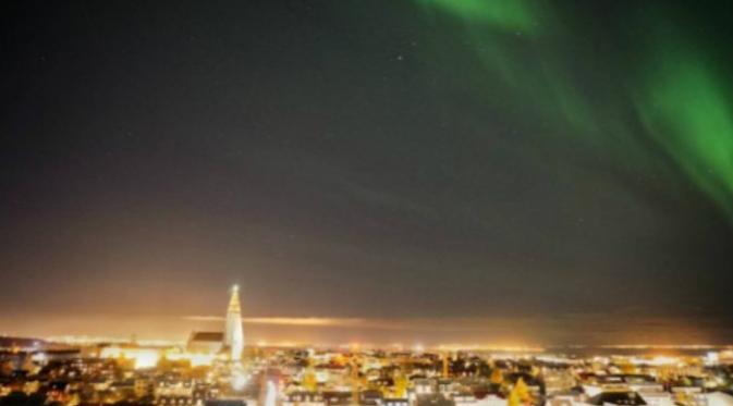 Aurora Borealis terlihat di langit Reykjavik pada 28 September 2016 (Instagram/absolute_iceland)
