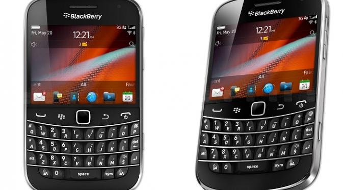 BlackBerry 9900, salah satu BlackBerry dengan keyboard terbaik (Foto: Phone Arena)