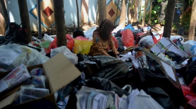 Siswa di Malang menabung sampah bisa untuk bayar sekolah (Liputan6.com / Zainul Arifin)