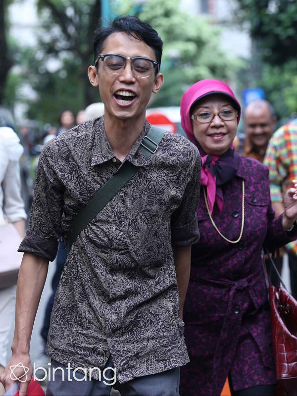 Kiswinar dan Ariyani Soenarto saat di Polda Metro Jaya. (Nurwahyunan/Bintang.com)