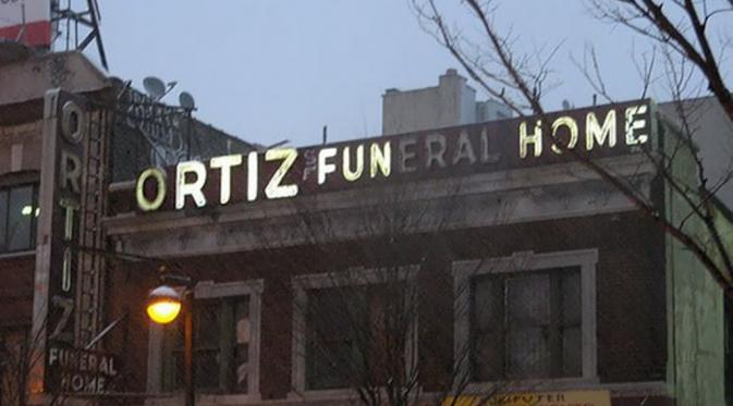 Ortiz Funeral Home. (Via: boredpanda.com)
