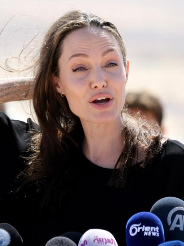 Pengacara Angelina Jolie mengecam Perez Hilton yang dinilai telah membuat nama kliennya buruh. (AFP/Bintang.com)