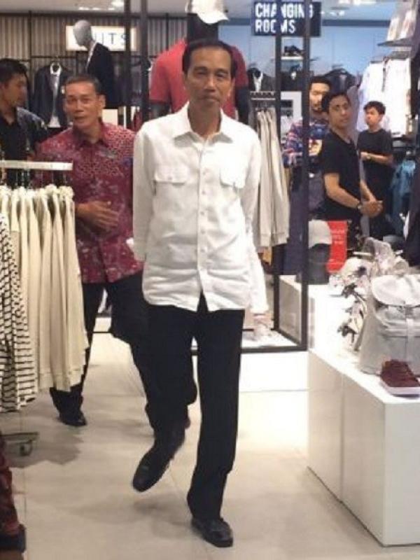  Datang ke Grand Indonesia, Jokowi Bikin Heboh Pengunjung | foto ; twitter