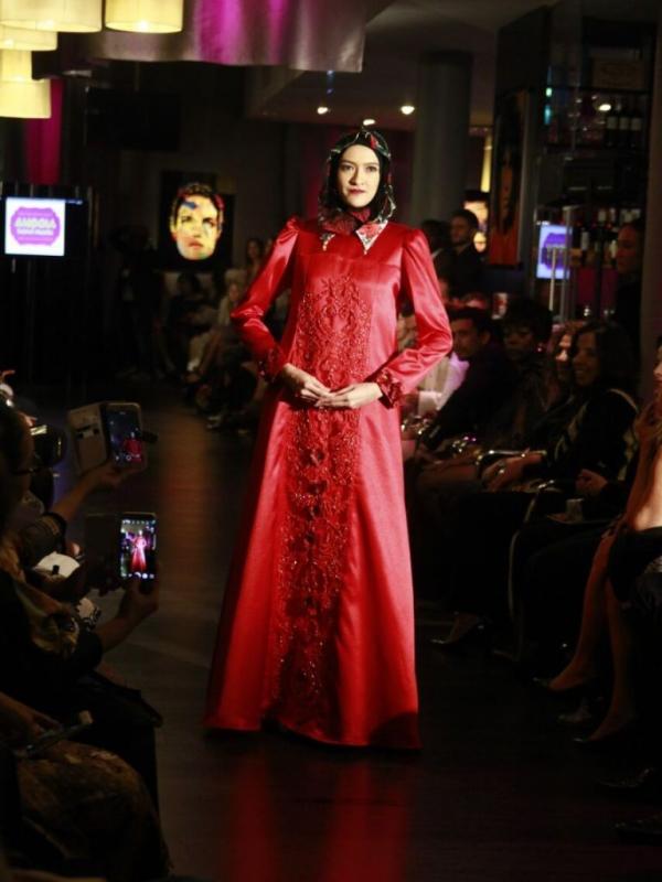 Dokter Gigi Indonesia yang sukses gelar Fashion Show di Paris. foto: istimewa