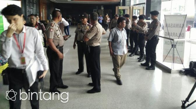 Sidang Jessica Masih Ramai Disesaki Pengunjung. (Bintang.com/Dadan Eka Permana)