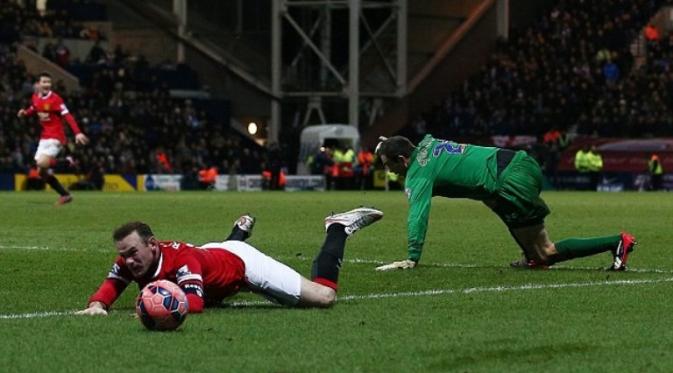 Bomber Manchester United, Wayne Rooney, ketika menghadapi Preston North End, di ajang Piala FA, Februari 2015. (Daily Mail).