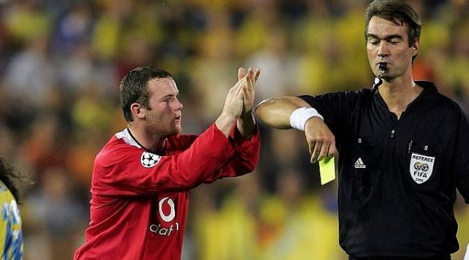 Wayne Rooney sebelum mendapat kartu merah saat melawan Villarreal. (Daily Mail).