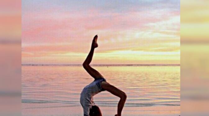 Yoga adalah satu-satunya jenis olahraga yang tidak hanya berdampak positif pada kesehatan fisik tapi juga baik untuk melatih mental manusia. 