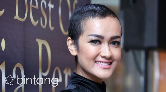 Julia Perez mengungkapkan ingin memiliki pendamping di tahun 2017. (Adrian Putra/Bintang.com)