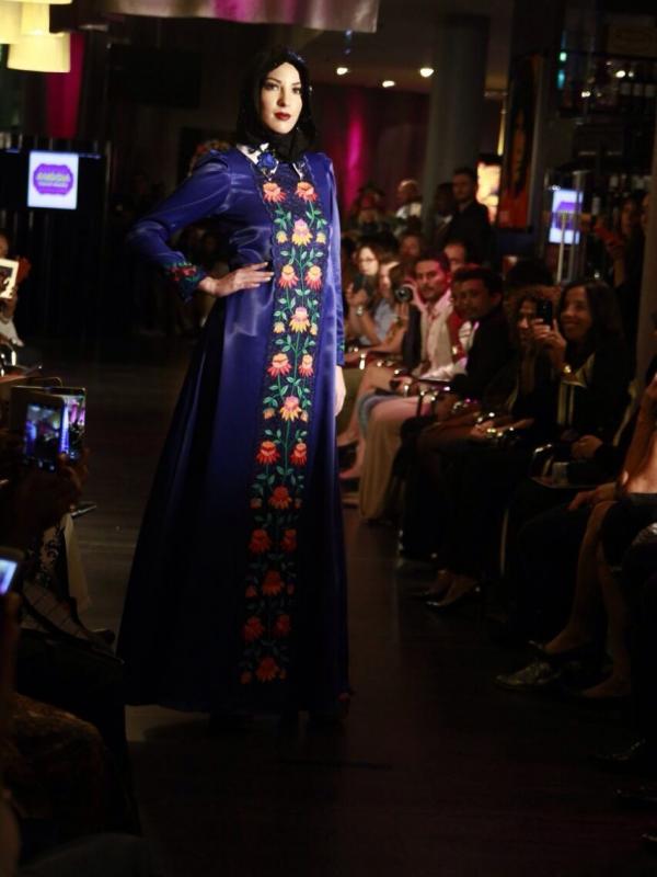  Rancangan modest wear desainer Indonesia Anggia di  Fashion Glam Couture Paris