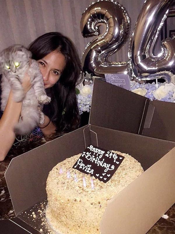 Pevita Pearce mendapat banyak hadiah istimewa di hari ulang tahunnya [foto: instagram]