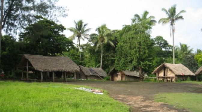 Salah satu gedung perhimpunan gerakan John Frum. Dalam beberapa versi cerita, Manehivi, seorang pribumi yang menggunakan nama John Frum, mulai berkeliaran di Tanna. (Sumber Flickr/Charmaine Tham)