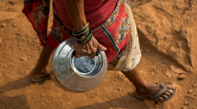 Perempuan di India yang telah menjadi Istri diharapkan dapat tinggal dengan keluarga suami dan bertanggung jawab atas segala pekerjaan rumah tangga (Reuters)