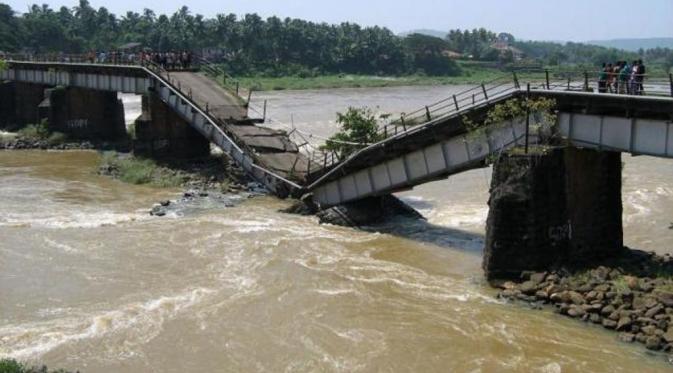 Ilustrasi jembatan amblas. (Prasad Shoranur/The Hindu)