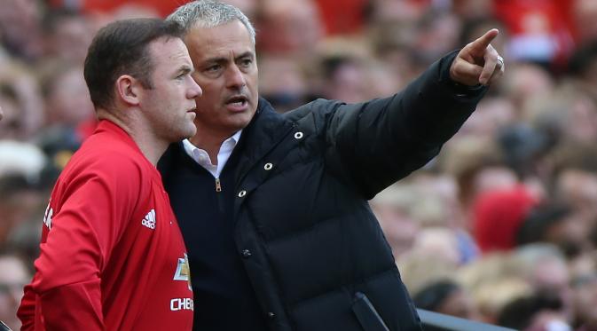 Pelatih Manchester United (MU) Jose Mourinho dan Wayne Rooney. (Scott Heppell / AFP)