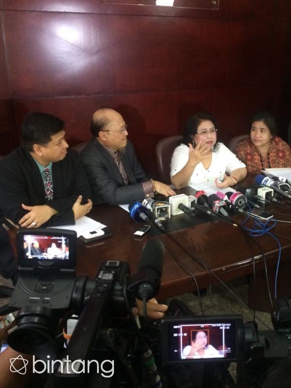 Konferensi pers Mario Teguh dan tim kuasa hukumnya atas perseteruan dengan Ario Kiswinar. (Ruswanto/Bintang.com)
