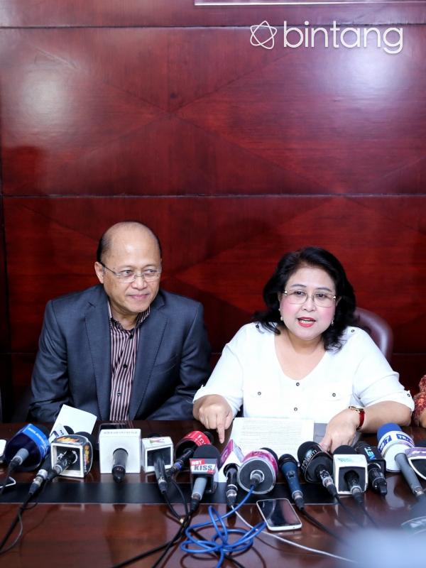 Mario Teguh dan Elza Syarief, selaku kuasa hukum. (Adrian Putra/Bintang.com)