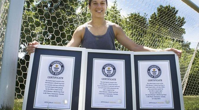 Legenda sepak bola putri, Carli Lloyd meraih penghargaan Guinness World Records (Guinness World Records)