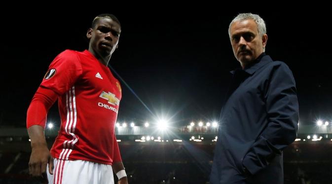 Paul Pogba dan Jose Mourinho (Images via Reuters/Jason Cairnduff)