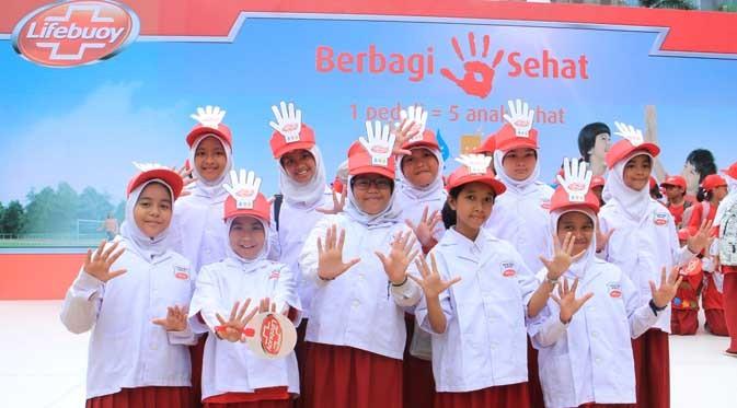 Peringatan Global Handwashing Day Bersama Lifebuoy di Parkir Timur Senayan, Jakarta, Sabtu (15/10).