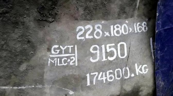 Batu Giok 175 ton yang ditemukan di Myanmar. (SWNS)