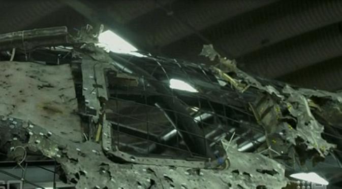 Kokpit diduga menjadi bagian pesawat yang pertama dihantam misil (Channel Nine/Dailymail.com) .