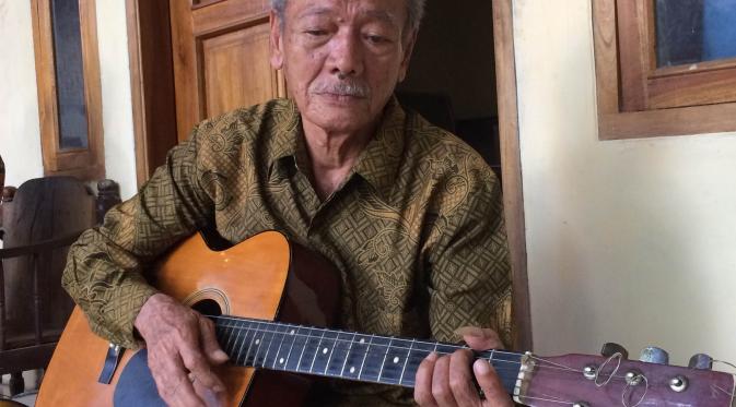 Mama Jana, seniman tarling generasi kedua yg menciptakan melodi kiser. (Liputan6.com/Panji Prayitno)