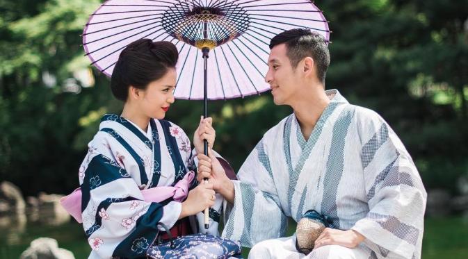 Putri Titian dan Junior Liem bulan madu ke Jepang.