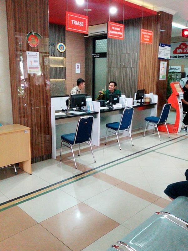 Tempat pendaftaran lantai 1 Puskesmas Kebon Jeruk. (Foto: Facebook/Destri Ana)