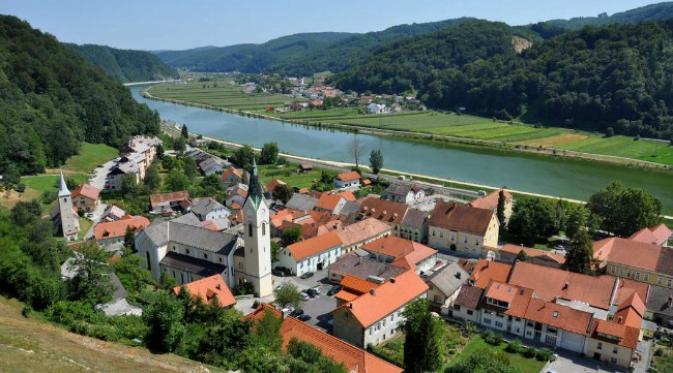 Sevnica, kota kelahiran Melania Trump di Slovenia. (Sumber kraji.eu)