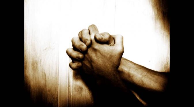 Tangan saat berdoa | via: youtube.com