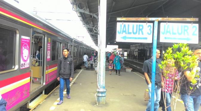 Pembangunan area hall stasiun Bogor semakin luas diharapkan alur pergerakan penumpang semakin lancar.