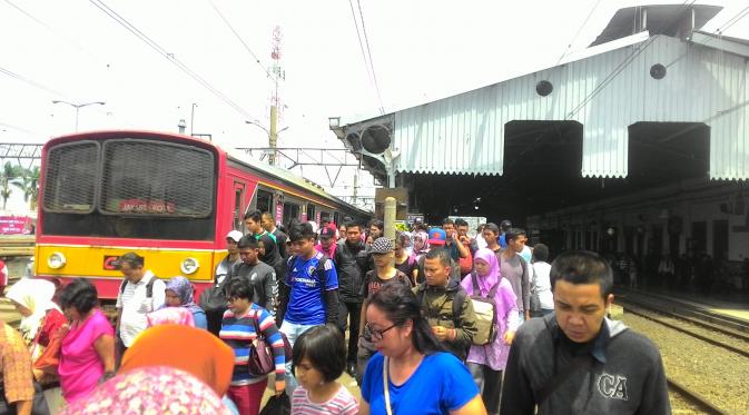 Pembangunan area hall stasiun Bogor semakin luas diharapkan alur pergerakan penumpang semakin lancar (Liputan6.com/Darno)