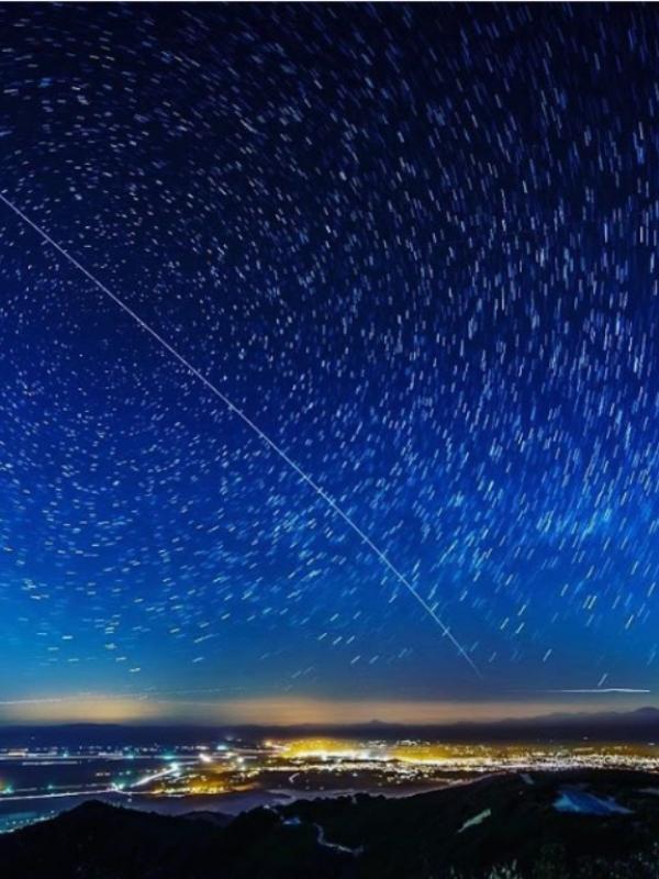 Ini 10 Potret Hujan Meteor yang Sanggup Buat Kamu Nangis. (Foto: Instagram/andreamarrafino)