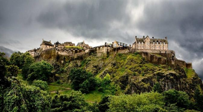 Edinburgh Castle, Skotlandia. (Raul Belinchon/Gallery Stock)