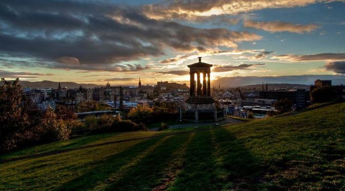 Calton Hill, Edinburgh, Skotlandia. (bfurbush/Budget Travel)